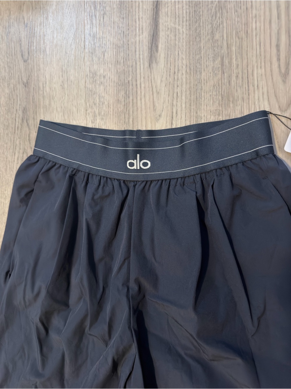 ALO Yoga Men's Black Wide-Leg Joggers - Picture 3 of 4